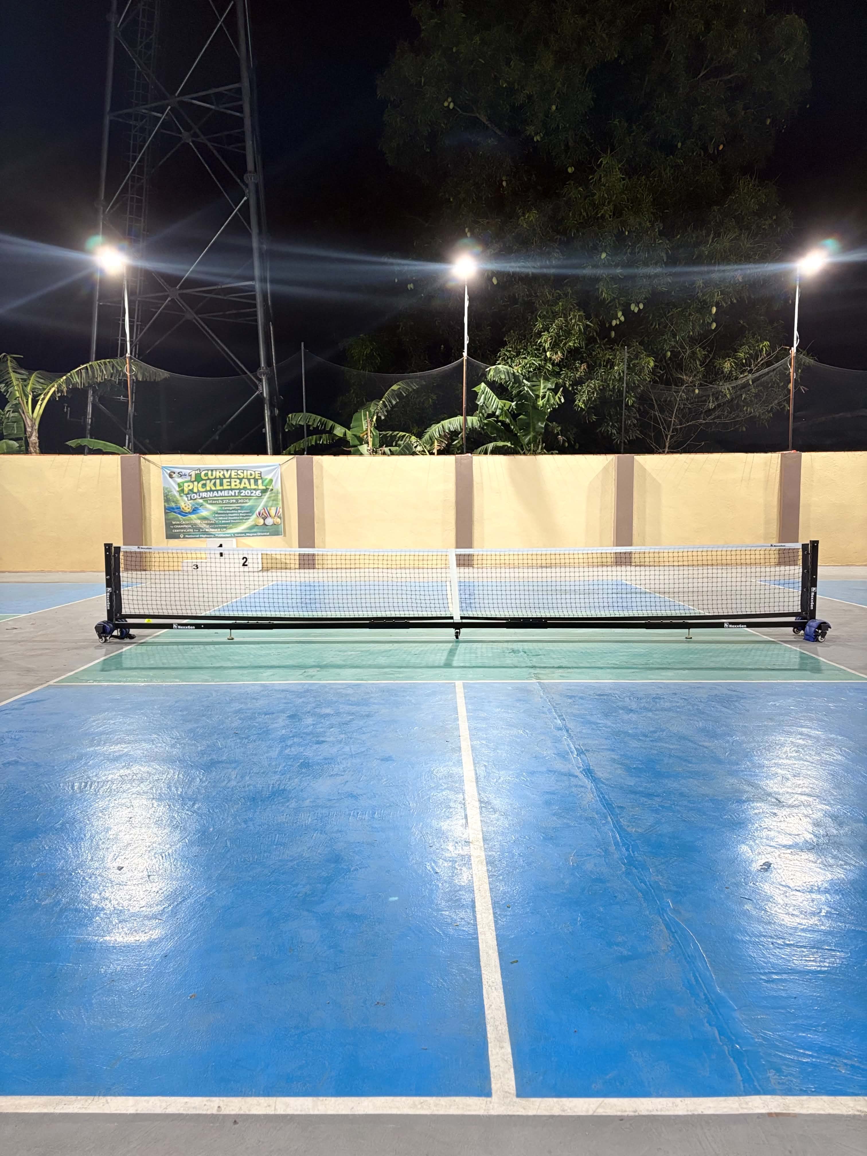 CurveSide Pickleball and Cafe
